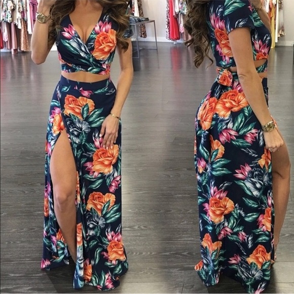 Sold—�Beautiful two piece outfit - Picture 1 of 3